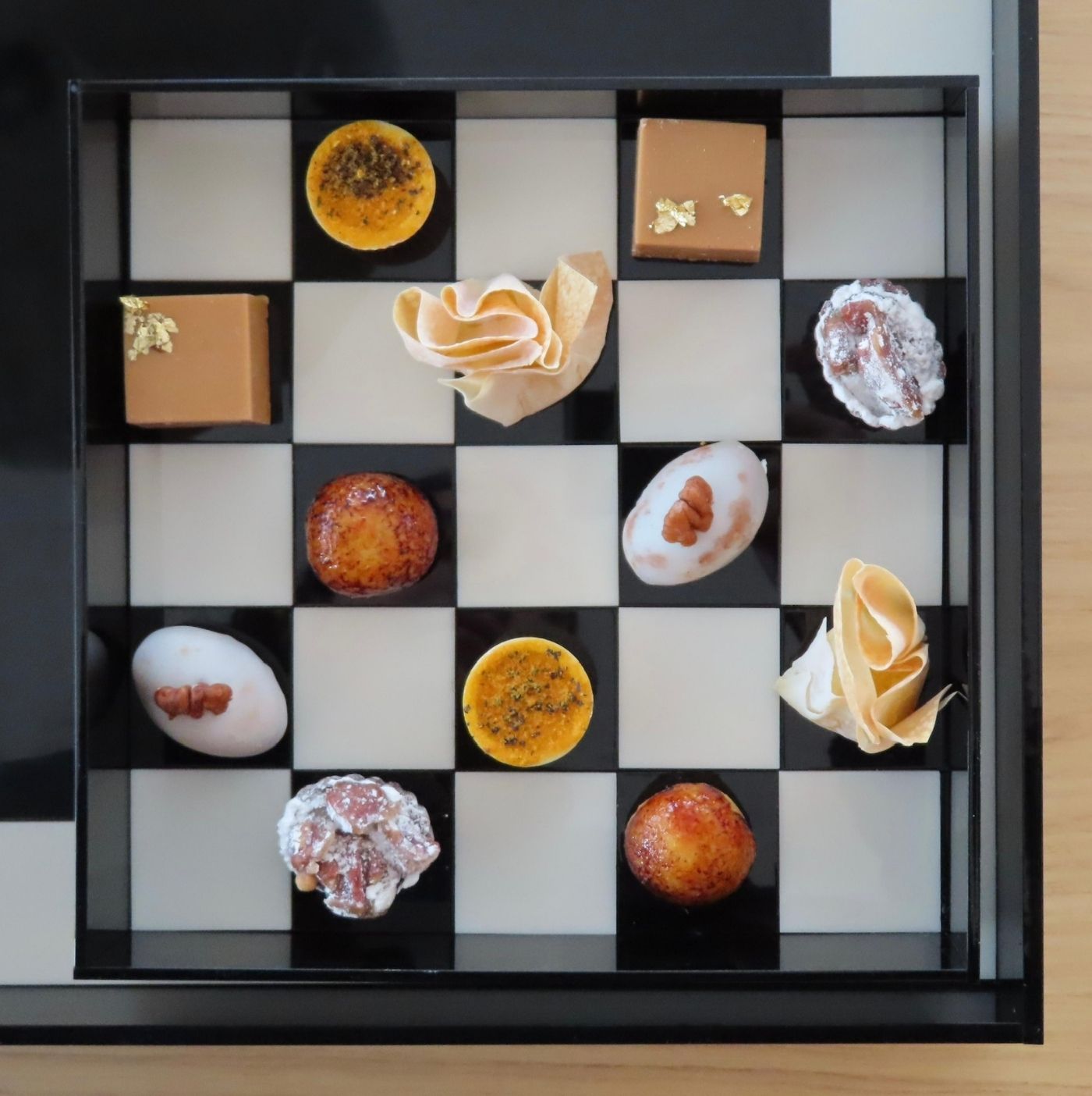 Flat Square Small Stripes Black