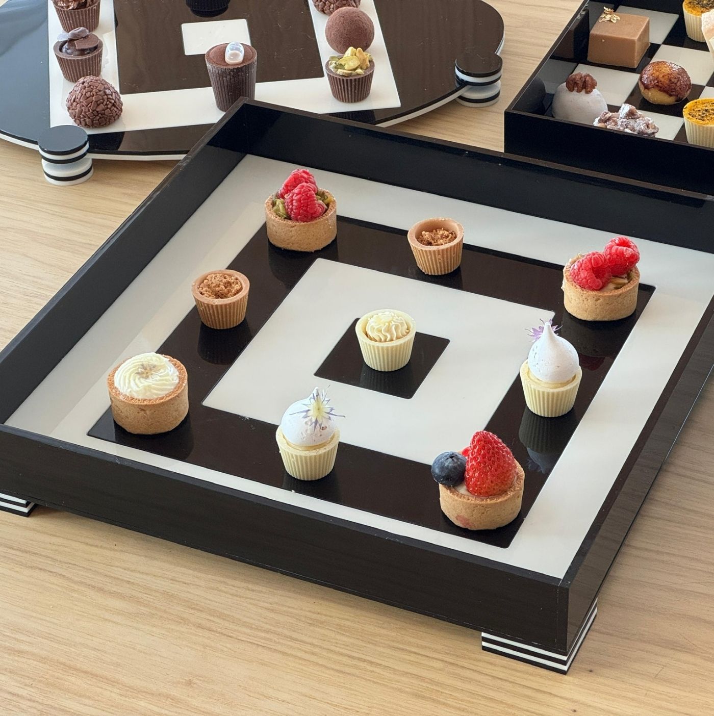 Flat Square Stripes Black