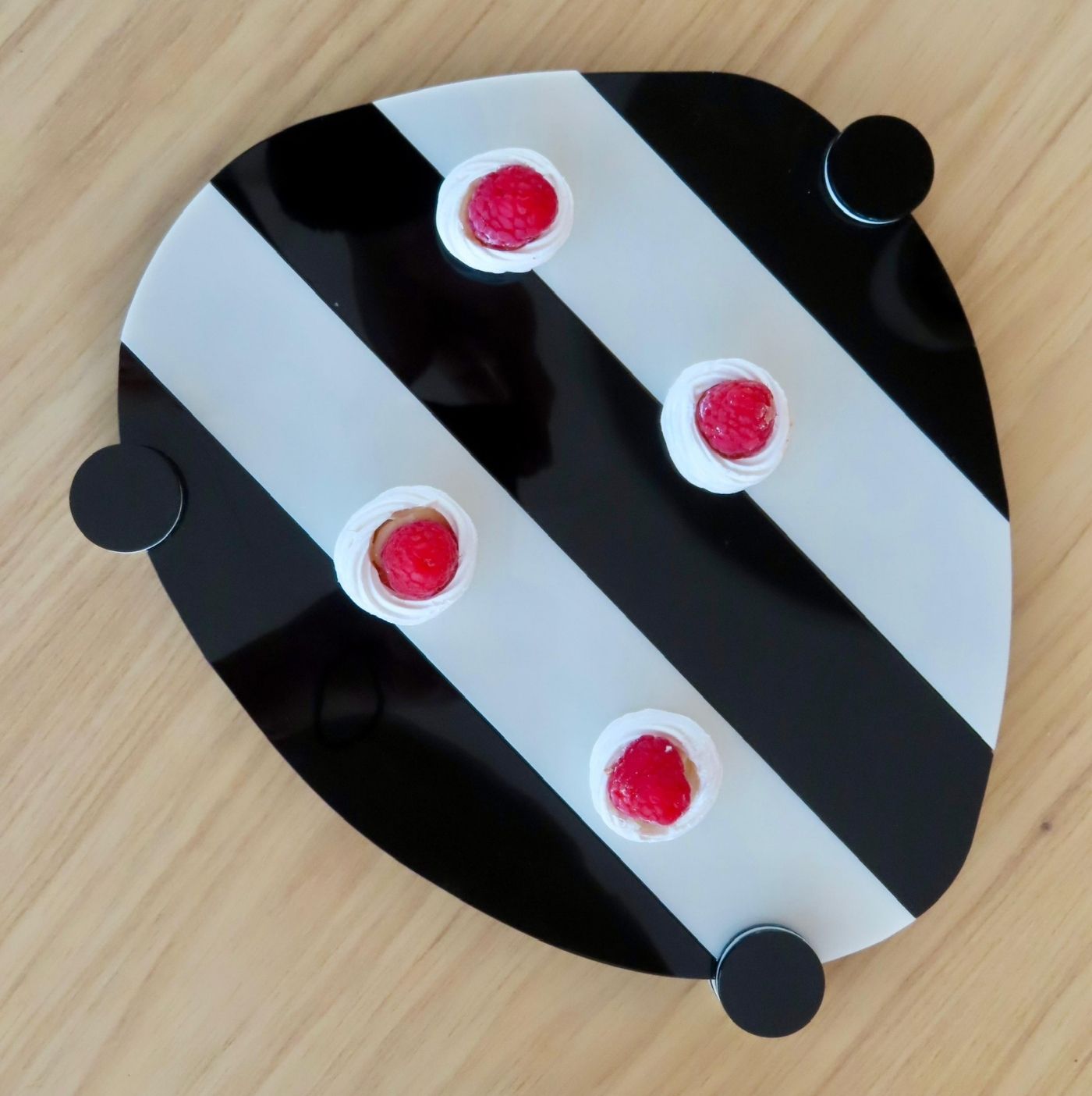 Serving P Stripes Black