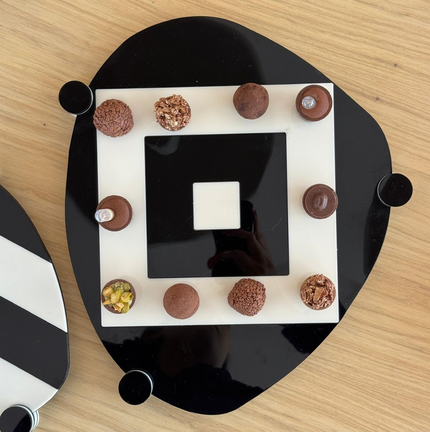 Serving G Stripes Black